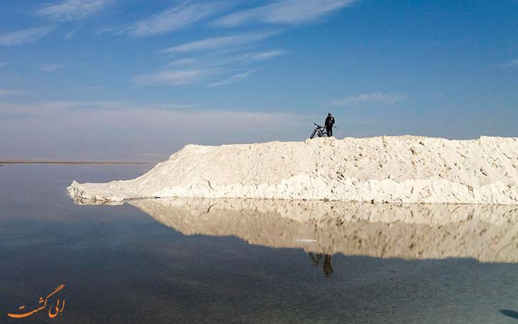 بارندگی های اخیر دریاچه نمک قم را از مرگ نجات داد!