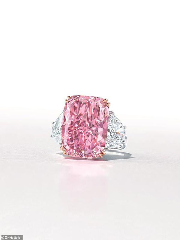 این انگشتر الماس، 29 میلیون و 300 هزار دلار به فروش رفت (عکس)