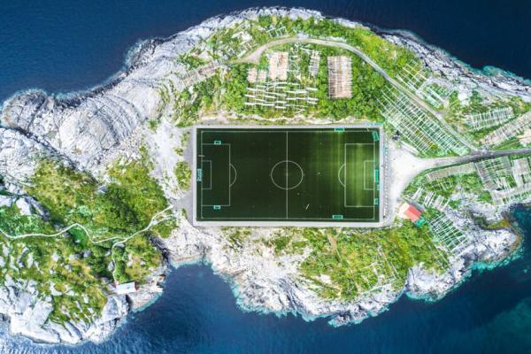 زمین های فوتبالی که در زیباترین منظره ها ساخته شده اند کدامند؟